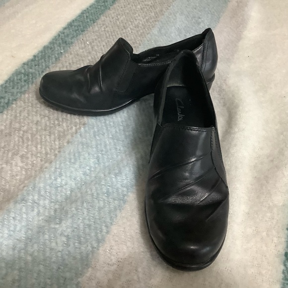 Clarks black shoes size 7W - Picture 2 of 8
